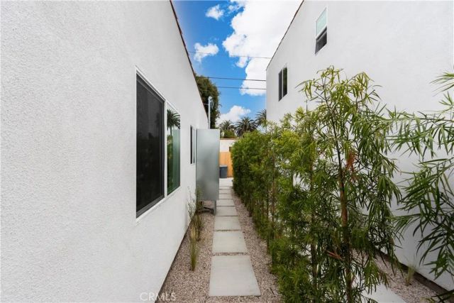 1050 S Plymouth, Los Angeles, CA 90019