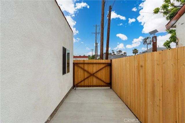 1050 S Plymouth, Los Angeles, CA 90019