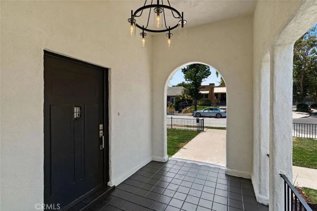 1050 S Plymouth, Los Angeles, CA 90019