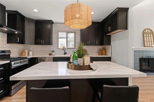 1050 S Plymouth, Los Angeles, CA 90019