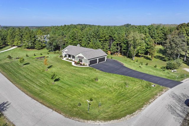 6844 Horseshoe TRAIL, Burlington, WI 53105