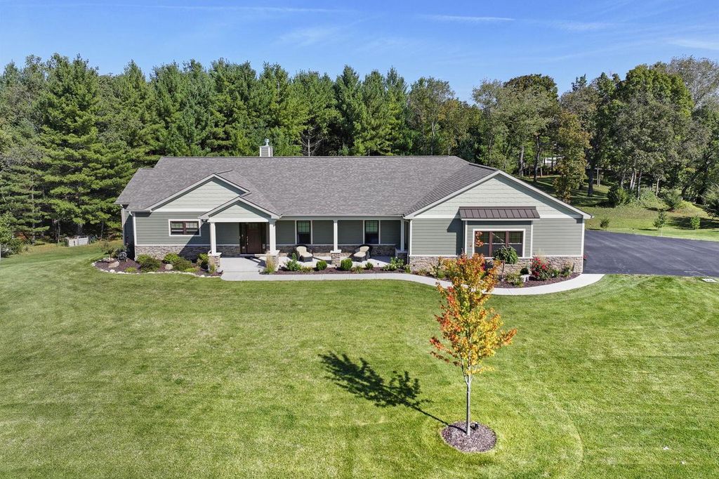 6844 Horseshoe TRAIL, Burlington, WI 53105