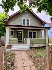 1024 Victoria Street N, Saint Paul, MN 55103