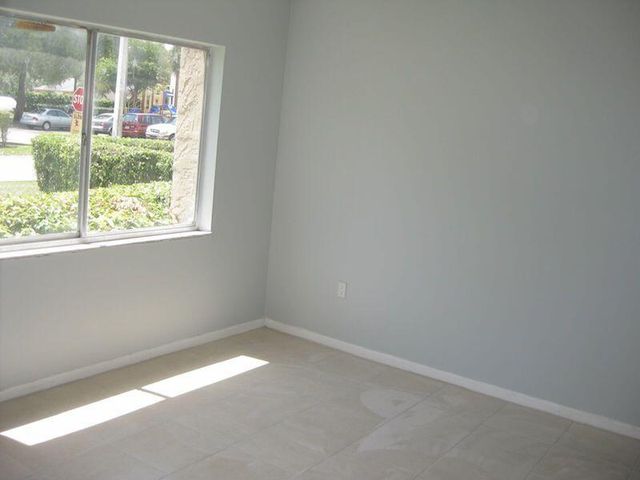 721 N Pine Island Road 116, Plantation, FL 33324