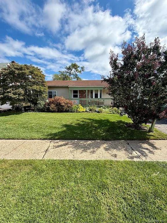 998 Bowling Green Drive, Westbury, NY 11590 — photo 3