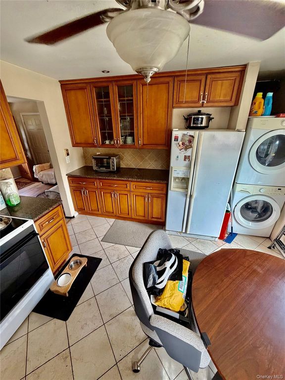 998 Bowling Green Drive, Westbury, NY 11590 — photo 5