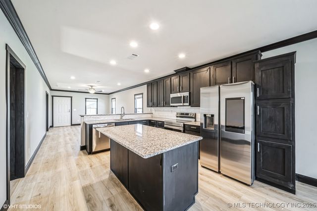 1103 Kyle Avenue, Warner, OK 74469