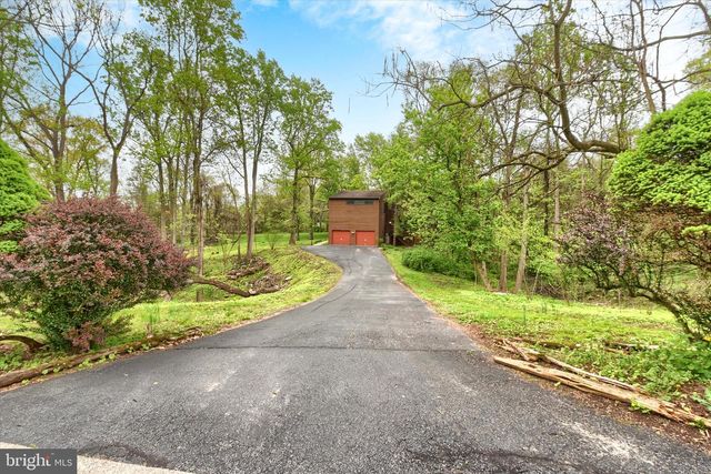 8 PHEASANT DR, Hershey, PA 17033