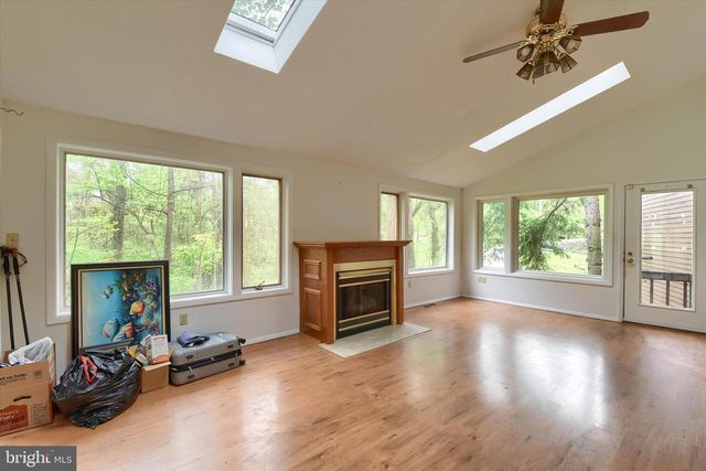 8 PHEASANT DR, Hershey, PA 17033