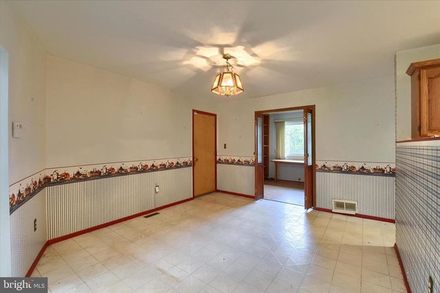 8 PHEASANT DR, Hershey, PA 17033
