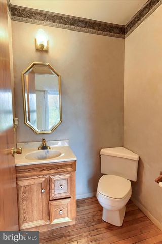 8 PHEASANT DR, Hershey, PA 17033