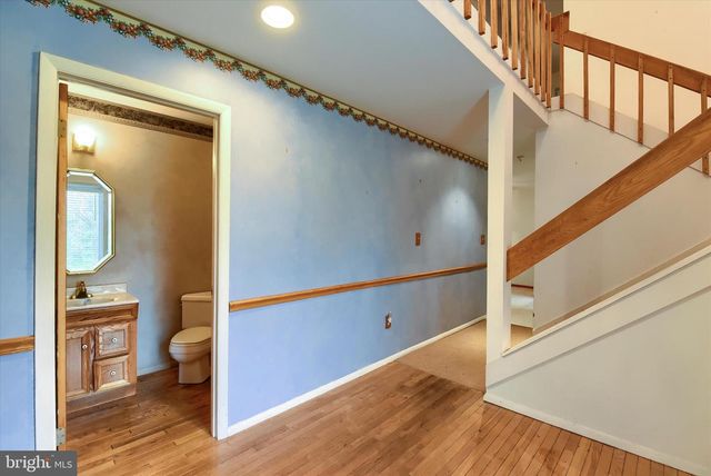 8 PHEASANT DR, Hershey, PA 17033
