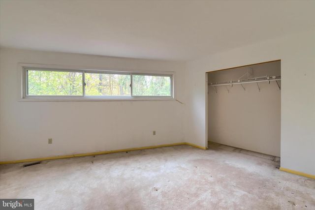 8 PHEASANT DR, Hershey, PA 17033