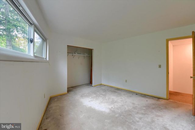 8 PHEASANT DR, Hershey, PA 17033