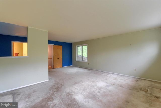 8 PHEASANT DR, Hershey, PA 17033