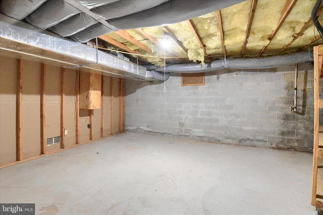 8 PHEASANT DR, Hershey, PA 17033
