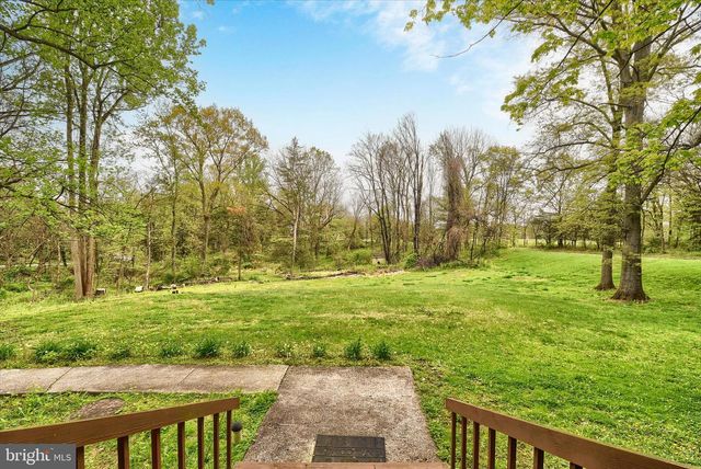 8 PHEASANT DR, Hershey, PA 17033