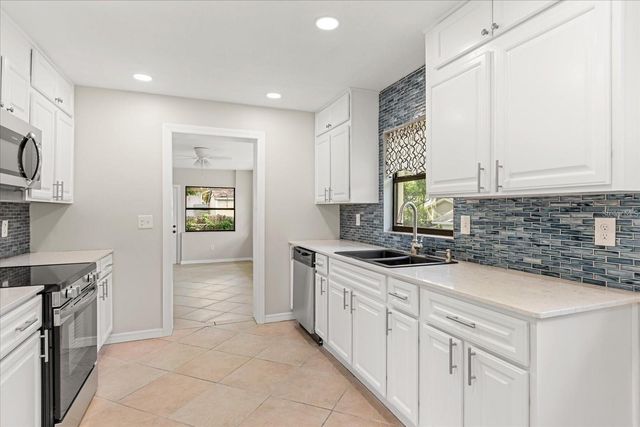 575 LAKE MCCOY DRIVE, Apopka, FL 32712