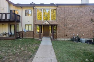 1502 Summer Run Drive 109, Florissant, MO 63033