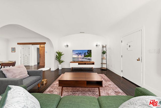 2624 S Palm Grove Avenue, Los Angeles, CA 90016