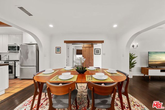 2624 S Palm Grove Avenue, Los Angeles, CA 90016