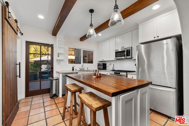 2624 S Palm Grove Avenue, Los Angeles, CA 90016