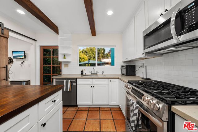 2624 S Palm Grove Avenue, Los Angeles, CA 90016