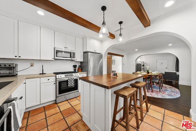 2624 S Palm Grove Avenue, Los Angeles, CA 90016