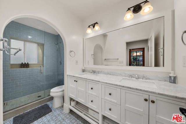 2624 S Palm Grove Avenue, Los Angeles, CA 90016