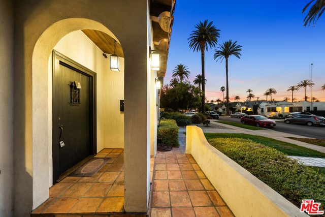 2624 S Palm Grove Avenue, Los Angeles, CA 90016