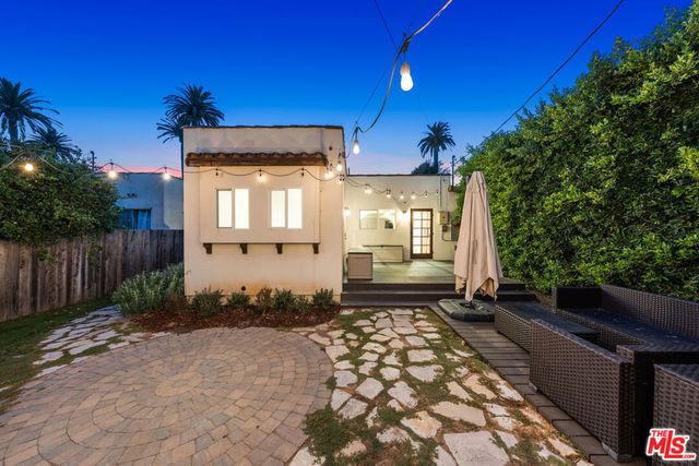 2624 S Palm Grove Avenue, Los Angeles, CA 90016