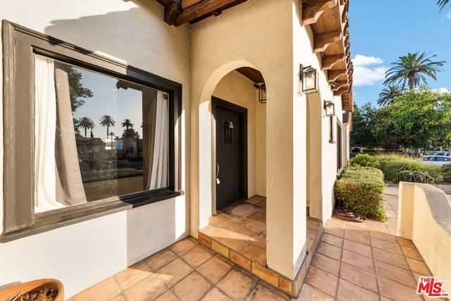 2624 S Palm Grove Avenue, Los Angeles, CA 90016