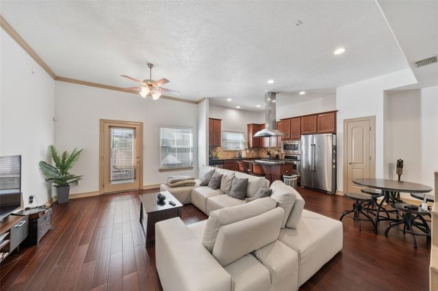 911 Mckinney Park Lane, Houston, TX 77003