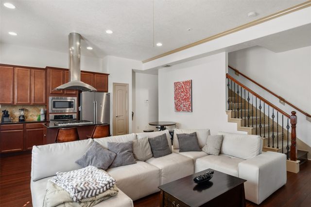 911 Mckinney Park Lane, Houston, TX 77003