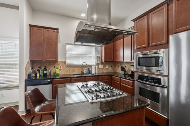 911 Mckinney Park Lane, Houston, TX 77003