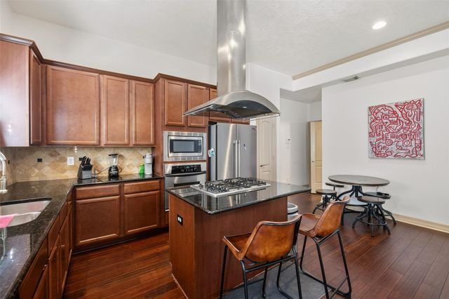 911 Mckinney Park Lane, Houston, TX 77003