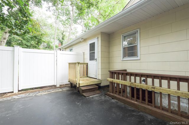 45 Lake Promenade, Ronkonkoma, NY 11779