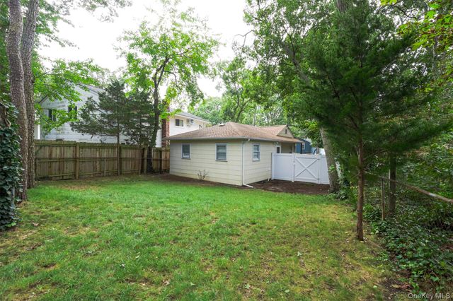 45 Lake Promenade, Ronkonkoma, NY 11779