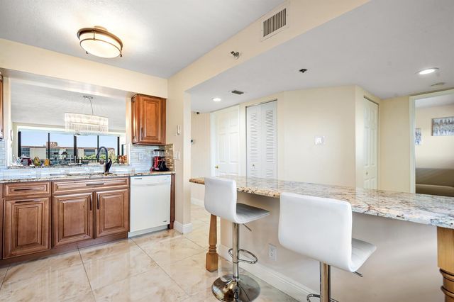 7290 Kinghurst Drive 607, Delray Beach, FL 33446
