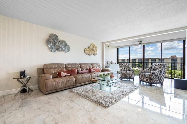 7290 Kinghurst Drive 607, Delray Beach, FL 33446