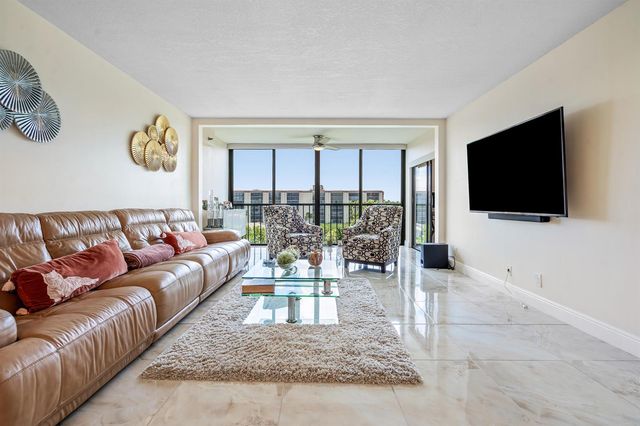 7290 Kinghurst Drive 607, Delray Beach, FL 33446