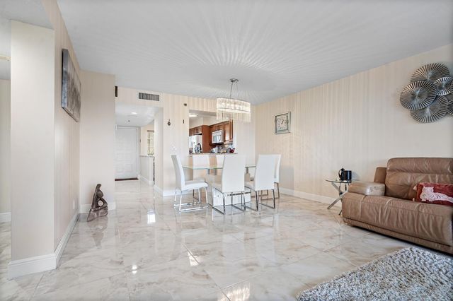 7290 Kinghurst Drive 607, Delray Beach, FL 33446