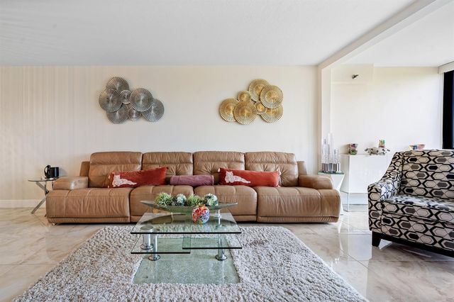 7290 Kinghurst Drive 607, Delray Beach, FL 33446