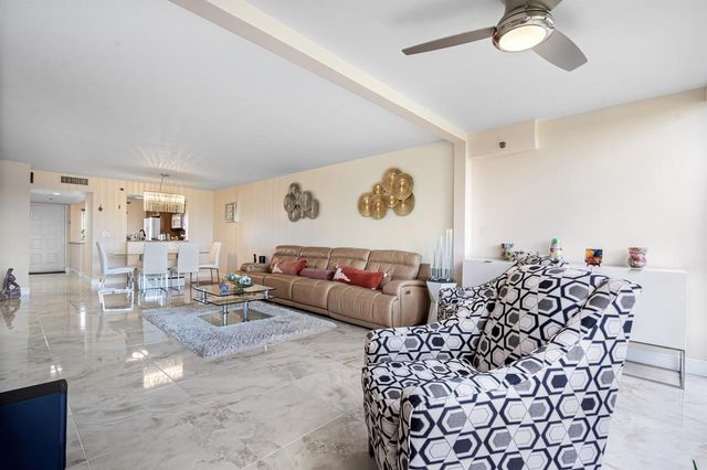 7290 Kinghurst Drive 607, Delray Beach, FL 33446