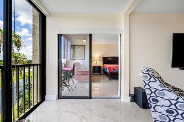 7290 Kinghurst Drive 607, Delray Beach, FL 33446