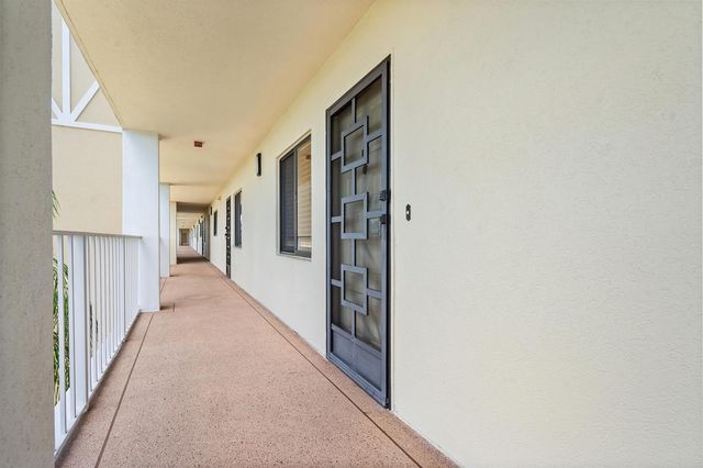 7290 Kinghurst Drive 607, Delray Beach, FL 33446