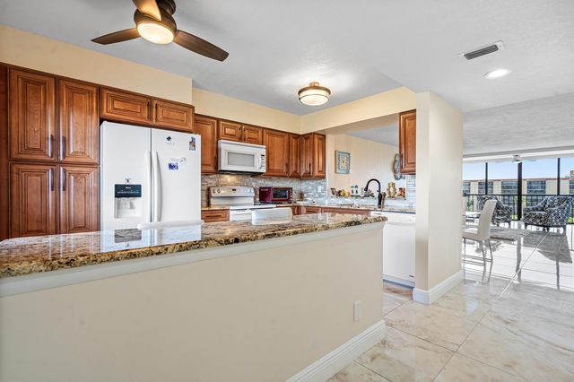 7290 Kinghurst Drive 607, Delray Beach, FL 33446