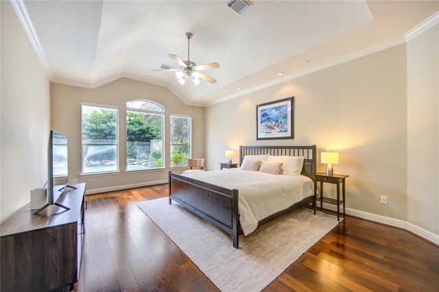 18 Arbor Bend Drive, Houston, TX 77070