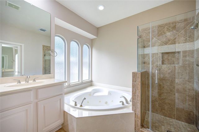 18 Arbor Bend Drive, Houston, TX 77070