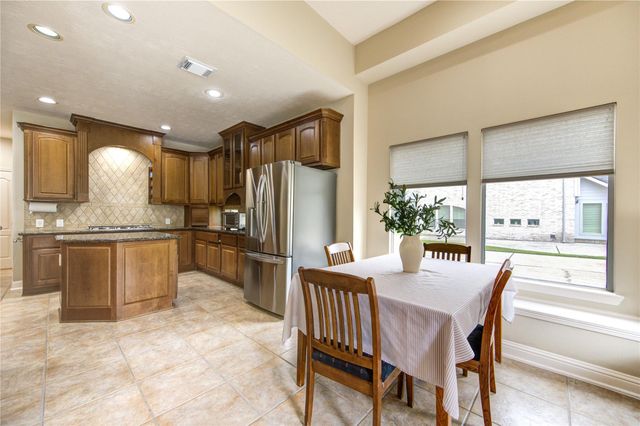 18 Arbor Bend Drive, Houston, TX 77070